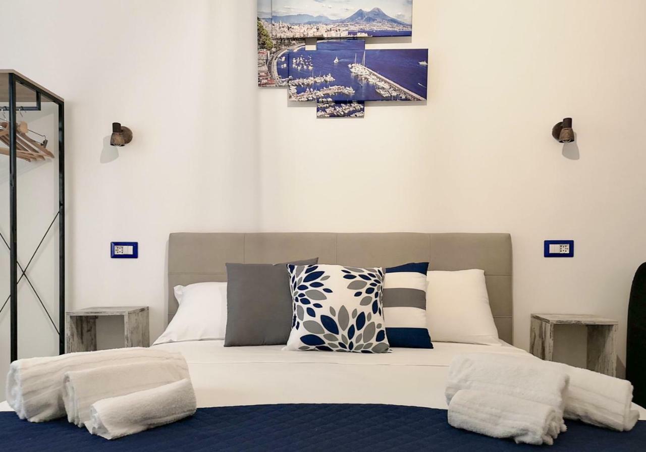 Calenda Suite Napels Buitenkant foto